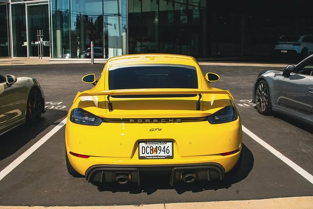 Porsche GT4